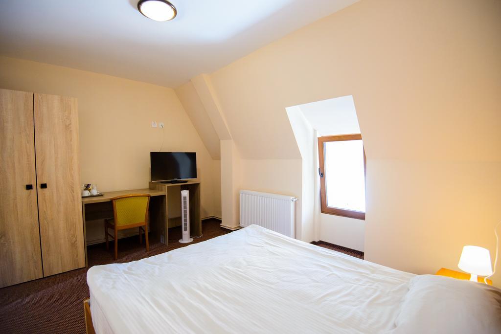 Residence Piata Sfatului Brasov Bagian luar foto